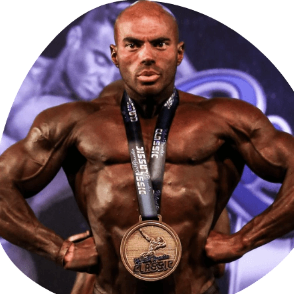 dr Renato Angelim participando de uma competilçai de bodybuilder